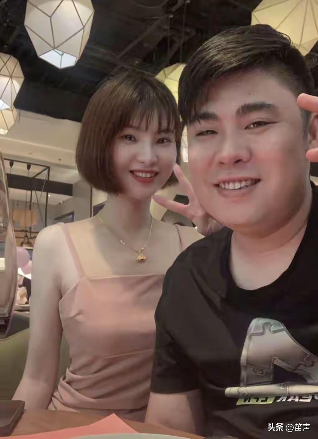 31岁深圳人石头去世
家里很有钱，老婆开保时捷，去世前脸上有黑斑，去世原因是
心