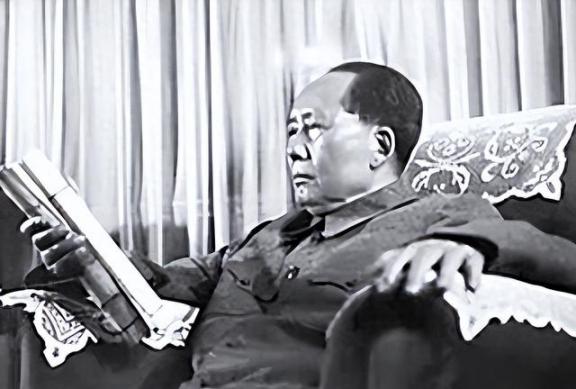 毛主席晚年不止一次地复盘，认为自己在新中国成立后犯下的“最大历史错误”，就是没有