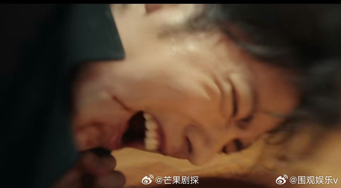 肖战齐夏扛住了顶光肖战齐夏爆发戏脸部表情 我的天，这个眼神，一下子就把人带进去了
