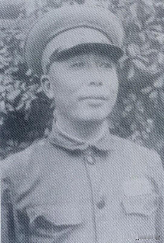 1949年5月，上海解放后，任中国人民解放军淞沪警备司令员的宋时轮。他率部参与城