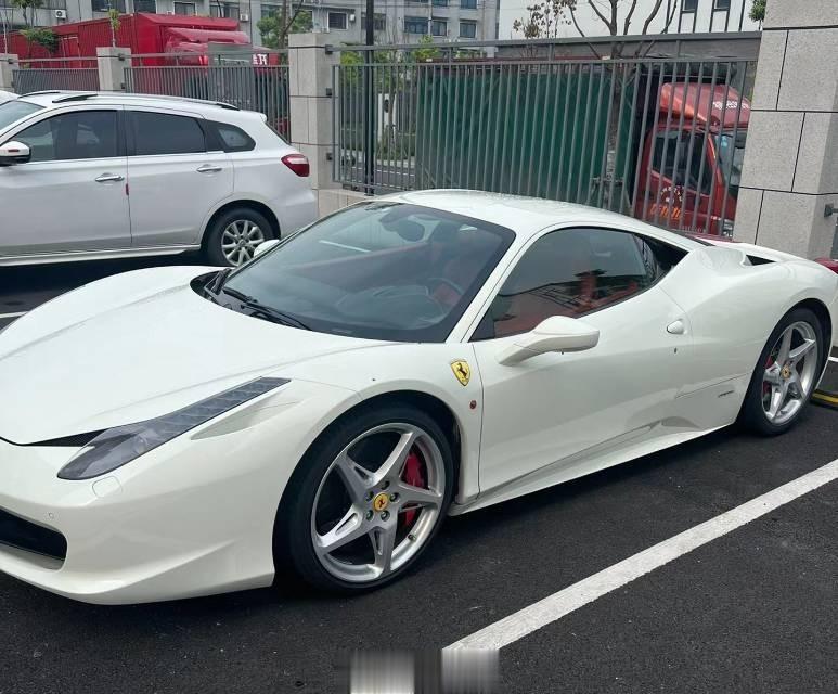 新到的两台458，喜欢您来吧[嘻嘻]法拉利 458 Italia 白外/红内20