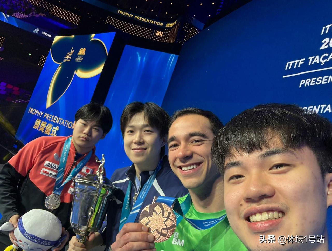 澳门乒乓球世界杯男单决赛迎来巅峰对决，世界排名第一的国乒选手王楚钦，与日本18岁