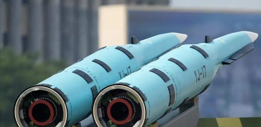 DF-17又成榜首，外界紧盯着"央妈"报道的DF-17发射画面，却把它的姊妹版Y