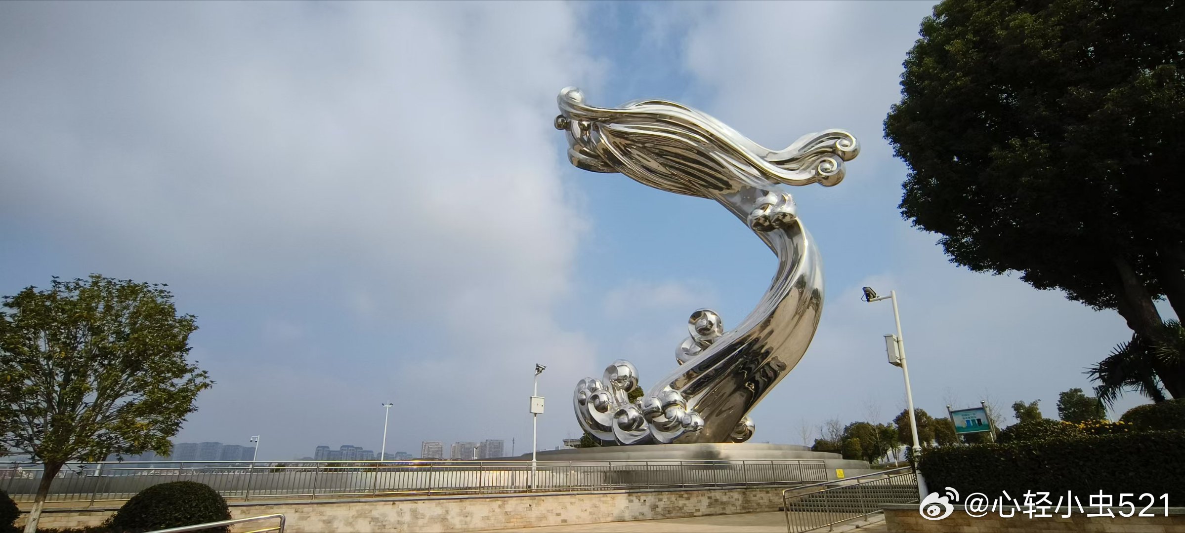 凡能带给人自由的东西，同样能带给人限制。可悲的是，人总是看不见是什么在带给自己限