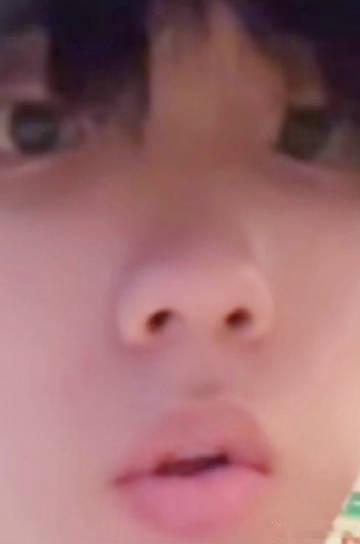 苏新皓被粉丝投稿上爸爸当家了 没想到粉丝还把苏新皓的童年影像投到了节目里，六一特