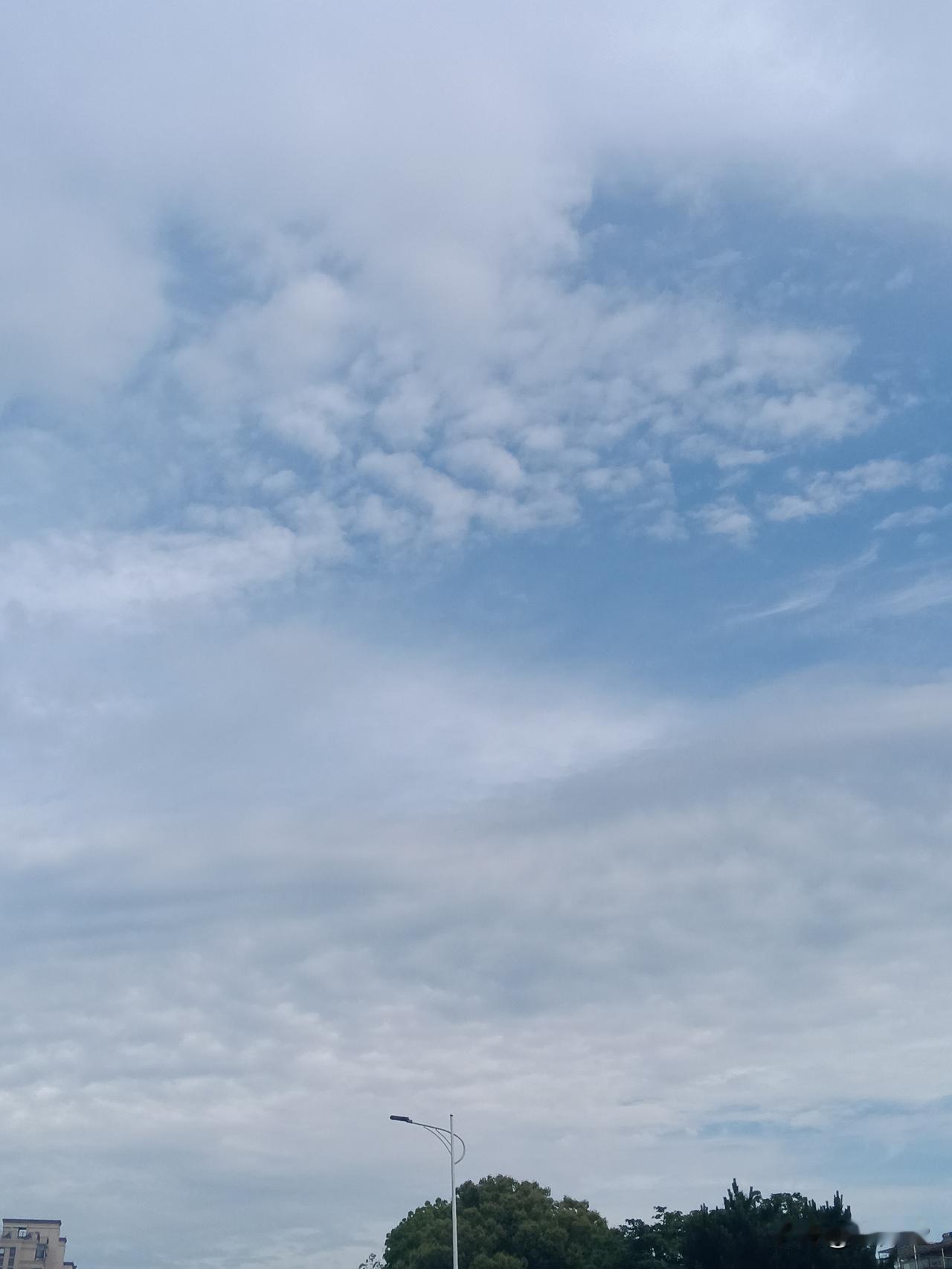 以城市为目标的空袭，更多是为了威慑对方、展示实力。乌克兰以高经济价值目标和军事设