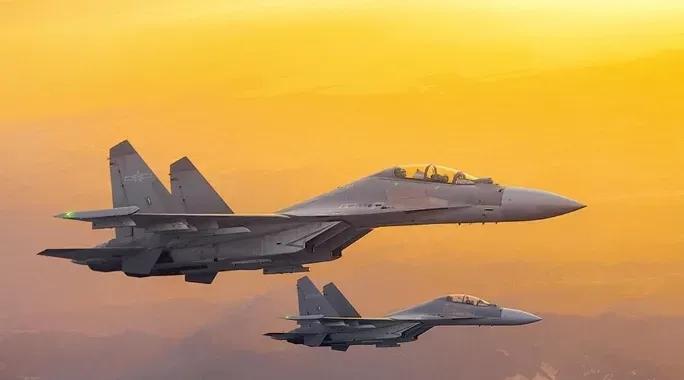 2月5日，台湾地区防务部门照例“打卡”报告，过去24小时，12架次解放军军机、7