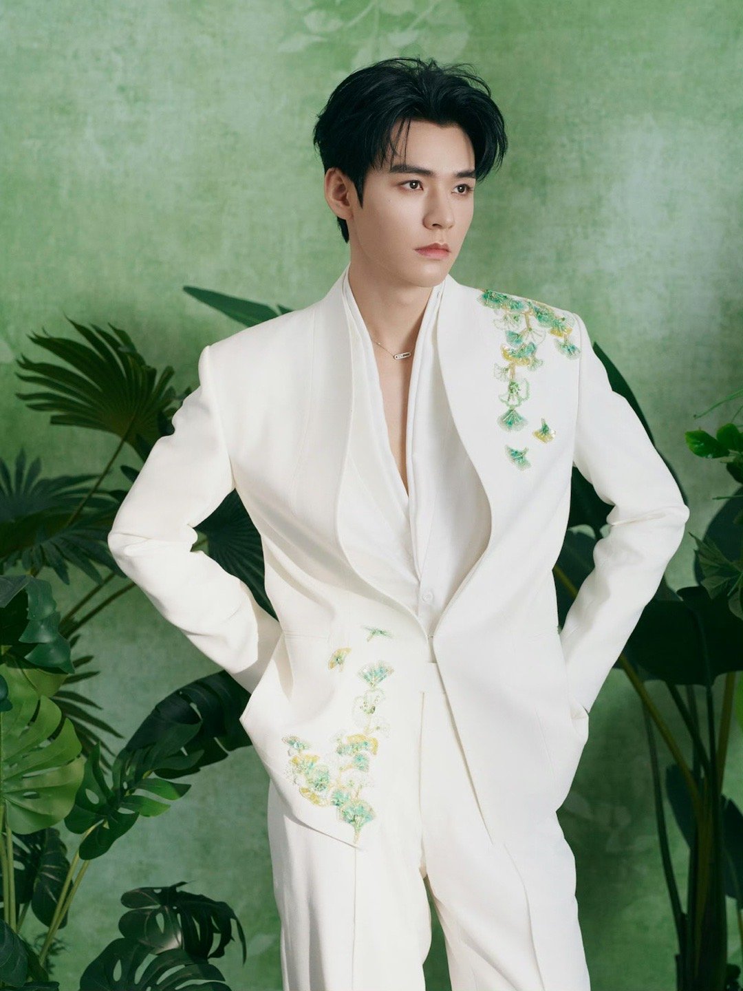 龚俊刺绣西装look龚俊唱明天会更好 龚俊刺绣西装look好帅 