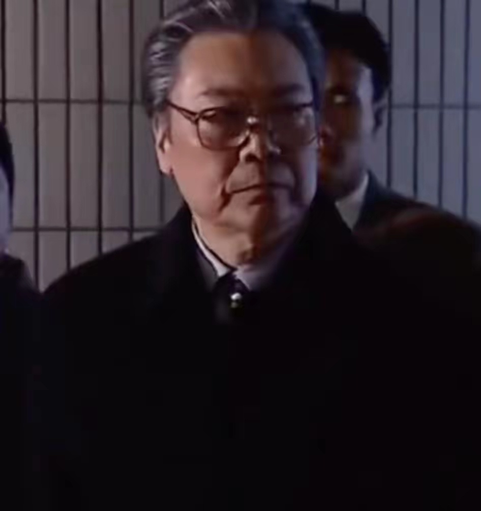 这演员要是演老年蒋经国，几乎不用化妆。 