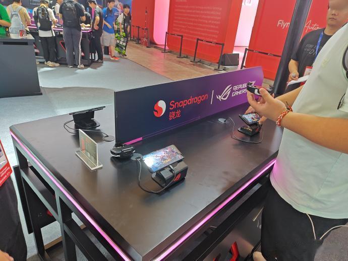 作为为数不多主打游戏手机这一领域的品牌，ROG在这次ChinaJoy也是火力全开