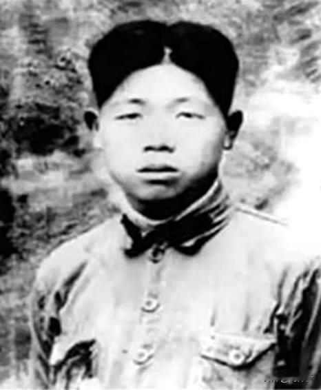上将轶事

在川陕苏区，有一次陈锡联（时任红4军第10师师长）和几个战友赶集时看