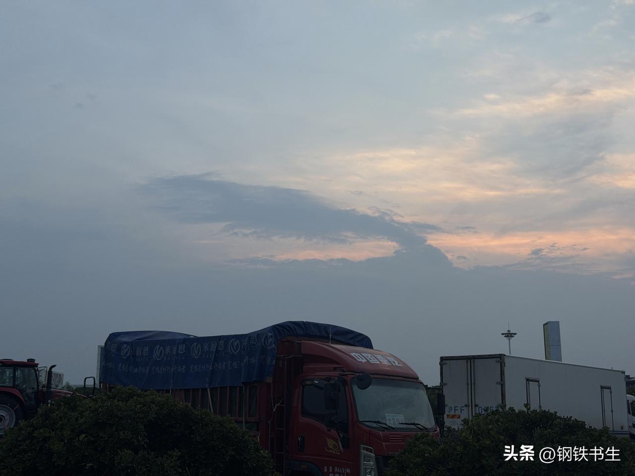 钢贸经营感悟：

多地配货，开平、分条、激光切割、折弯等，这些事看着麻烦，但利润