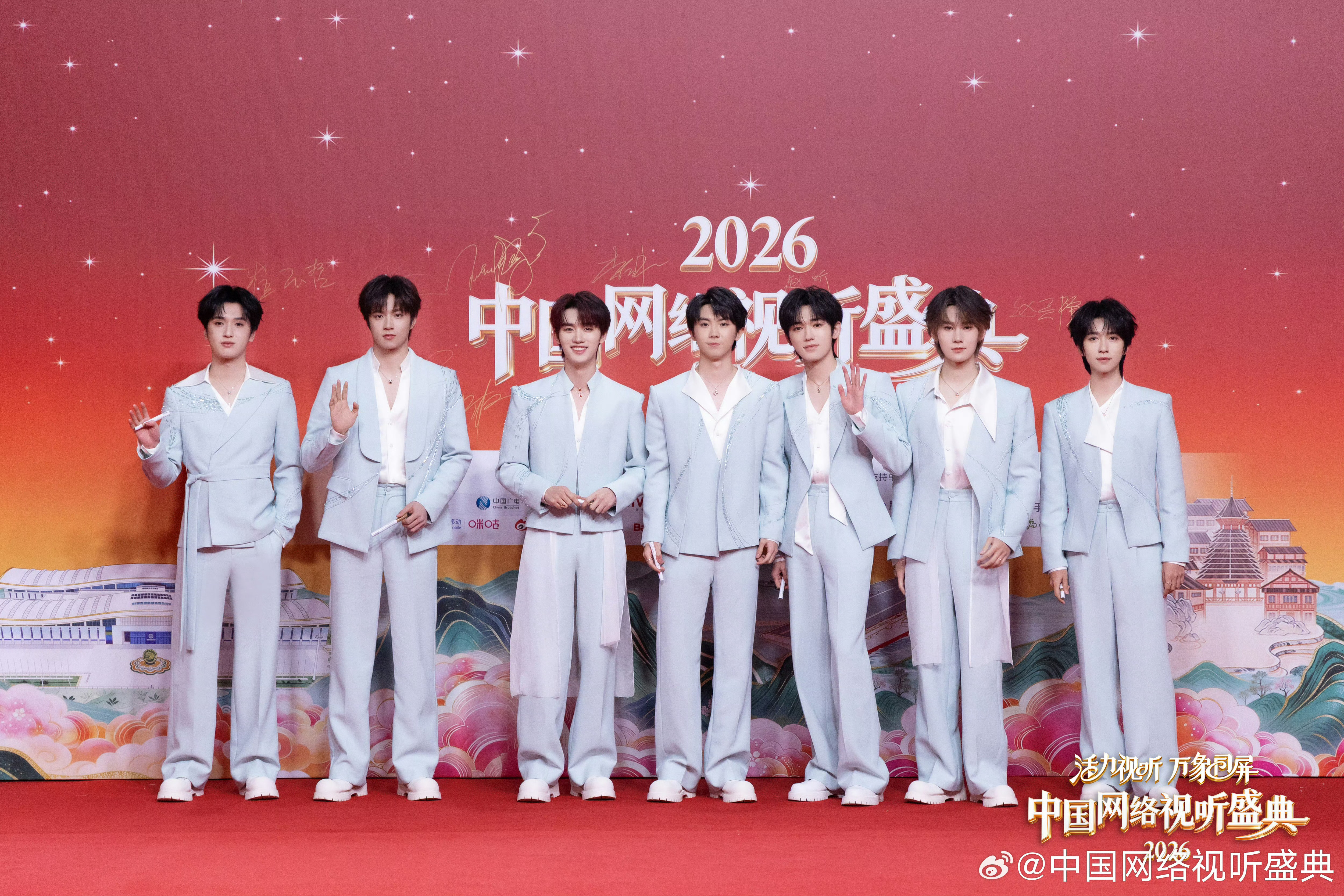 时代少年团全员蓝白look时代少年团全员蓝白look真的好吸睛啊全员帅气满分！！