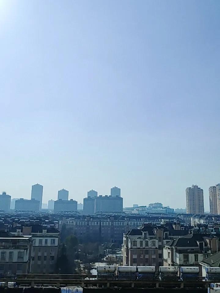 晒出你们拍的天空冬天的天空是温暖的，家乡的天空还是那么蓝！这这就是我的家乡