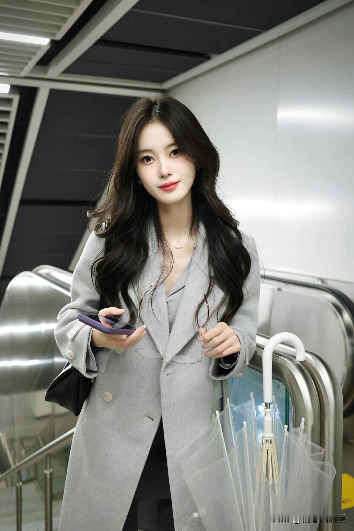 突然有一天在镜子面前
形象没有了，说明自己真的老了