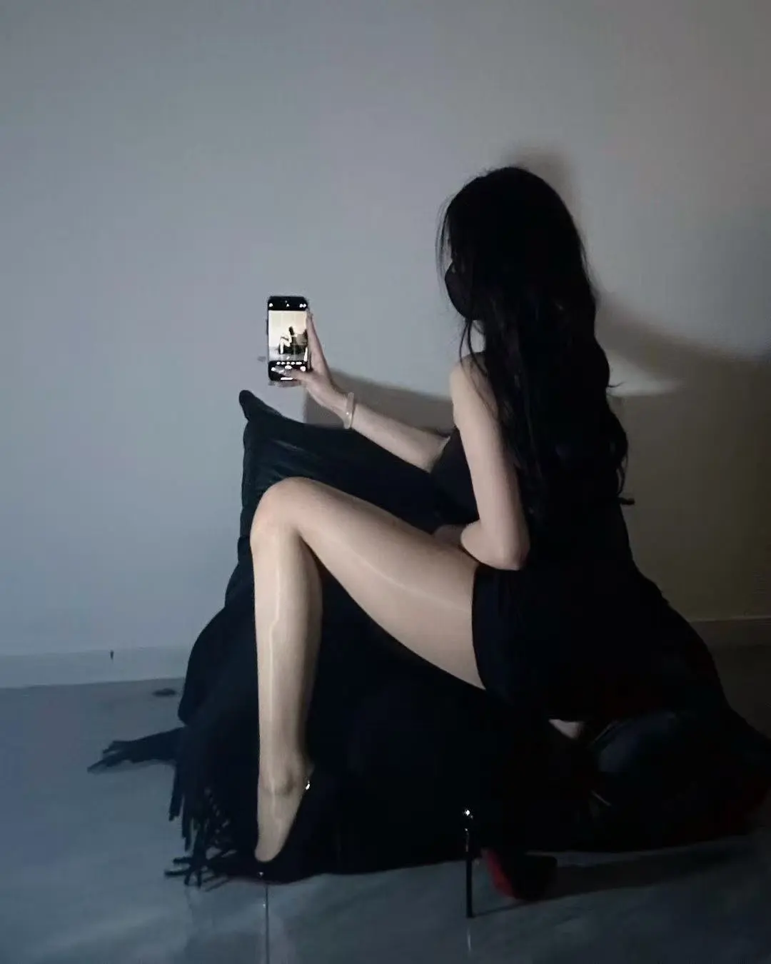 不露脸的氛围感对镜自拍