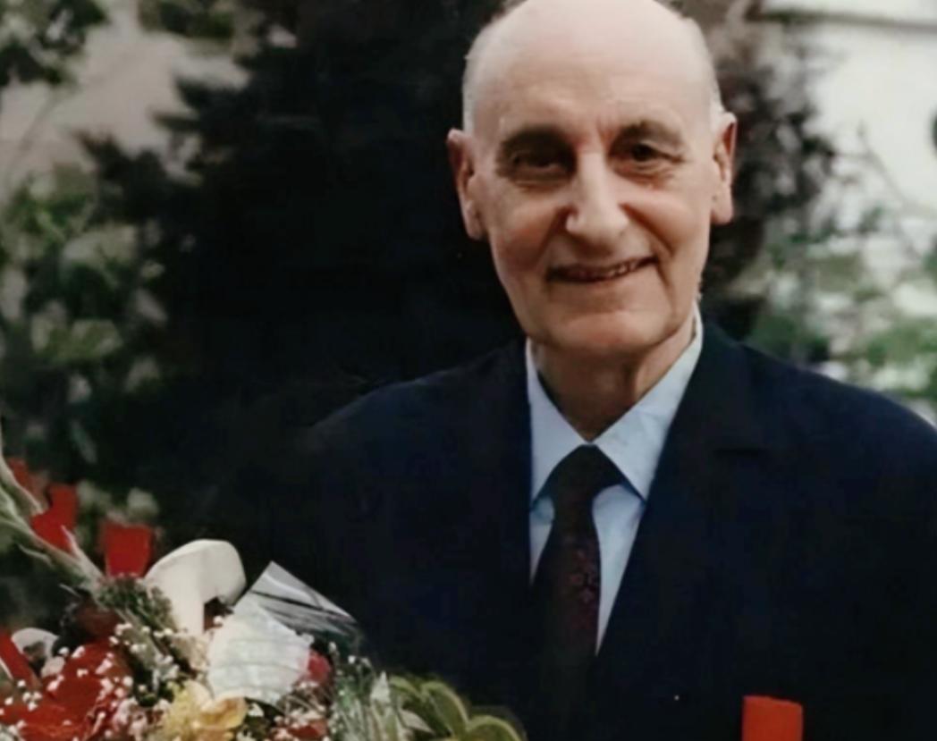 法国空军司令的儿子米里拜尔，从1976年开始无偿资助中国学生留学，只有一个要求，