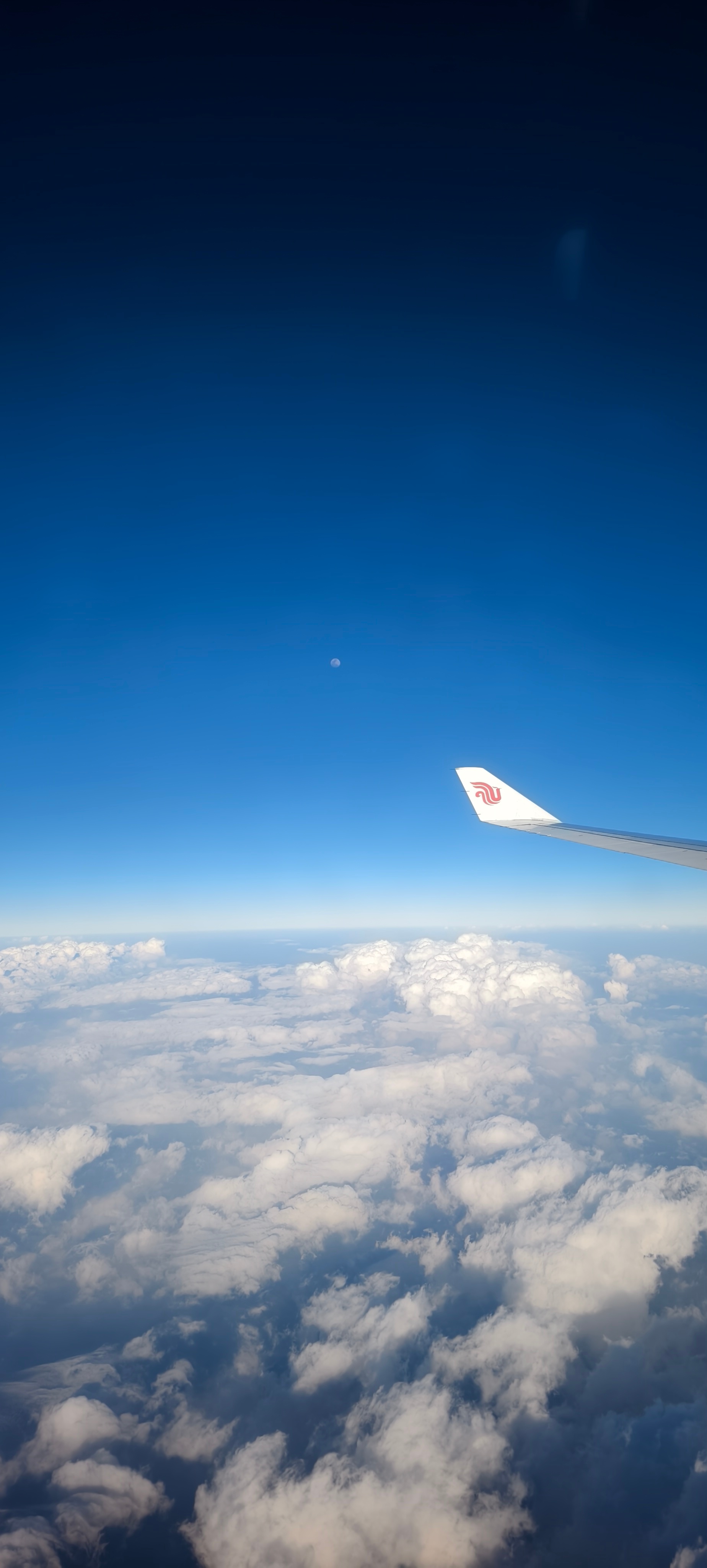 虽然开年第一个出差赶上了飞机晚点，在机舱里坐了一个多小时，不过飞起来之后，在天上