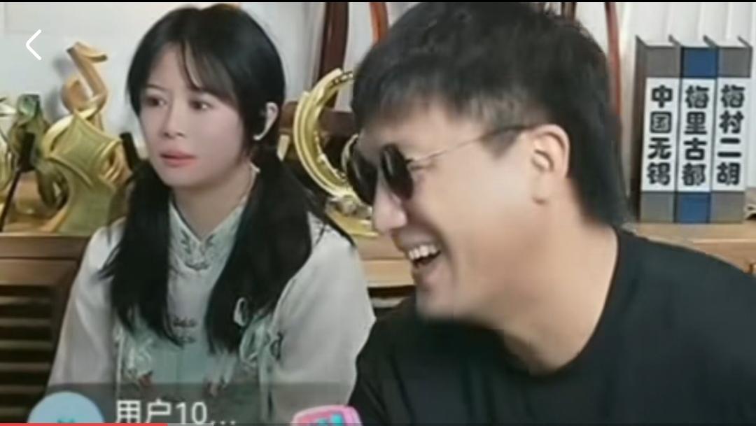 二饼称他们家老师全能，不仅给力哥写歌，还为他俩制作各种AI。给力哥的AI做得格外