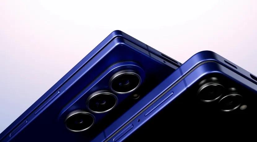 三星折叠屏手机真的让人眼前一亮!特别是三星
GalaxyFold7，展开后视野超