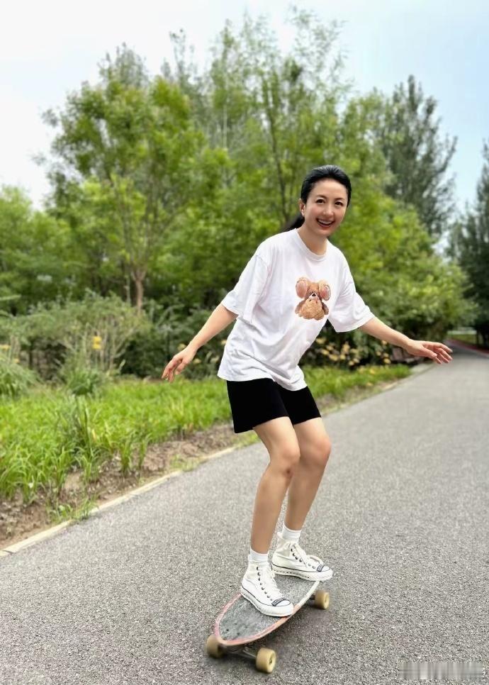 童年的噩梦，最毒的配角。如今都40多岁了，还像20多岁 ​​​