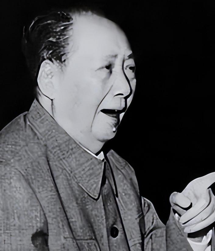 1961年，毛主席和周总理大吵一架，随后毛主席反问一句：“你吃了吗？“就让周总理