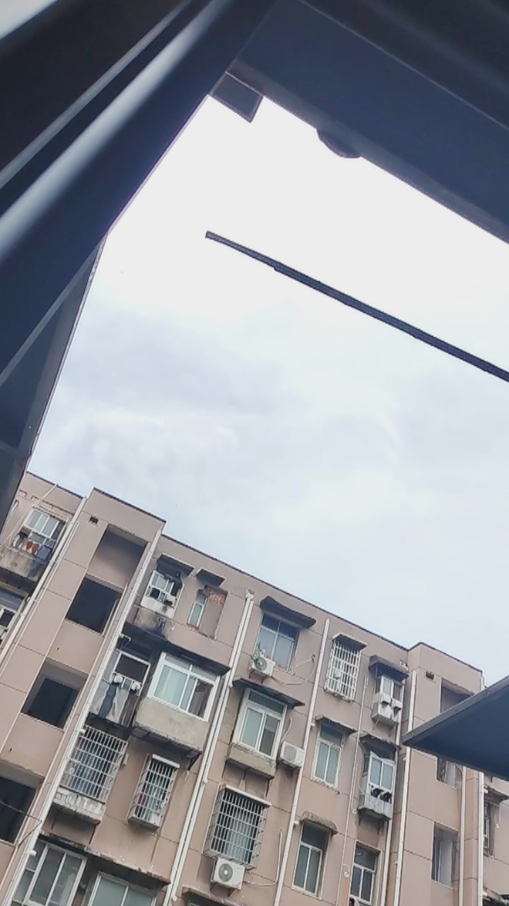 武汉真的热的没边了 