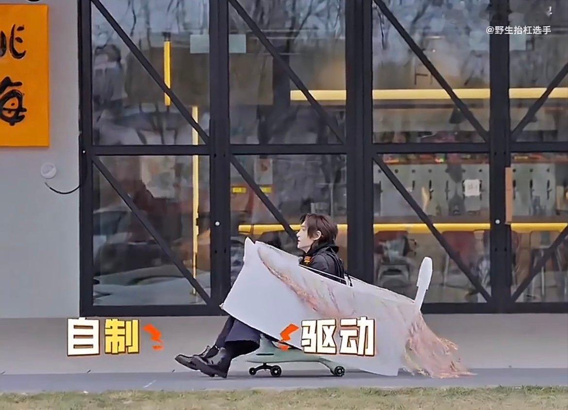 汪铎靠付航的牙来辨别方向 这大概是最特别的辨向方式了，汪铎在黑暗中紧盯付航的牙齿