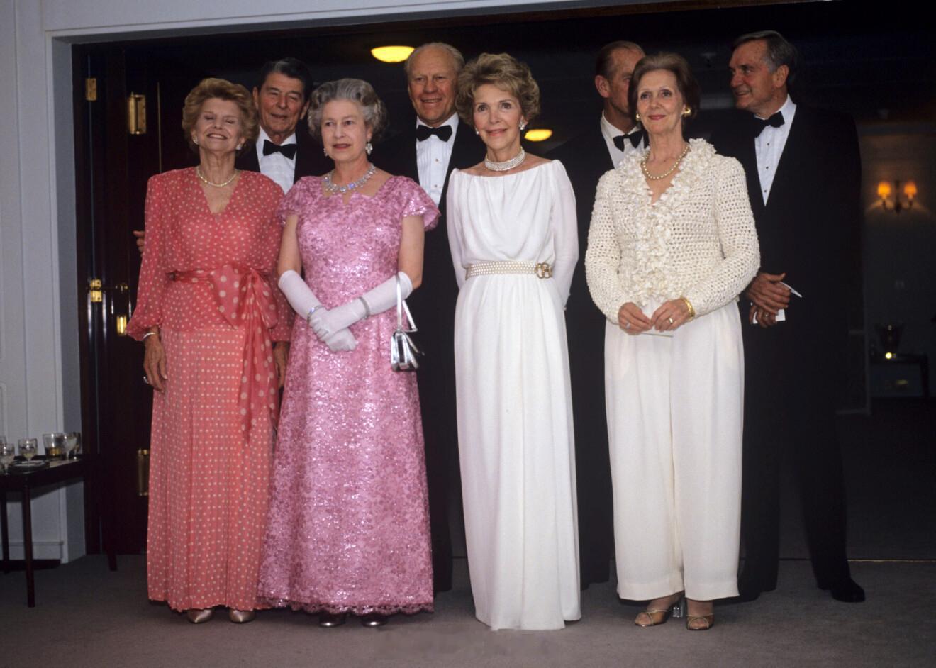 英国王室  1991年5月17日，伊丽莎白二世女王和爱丁堡公爵菲利普亲王在美国迈