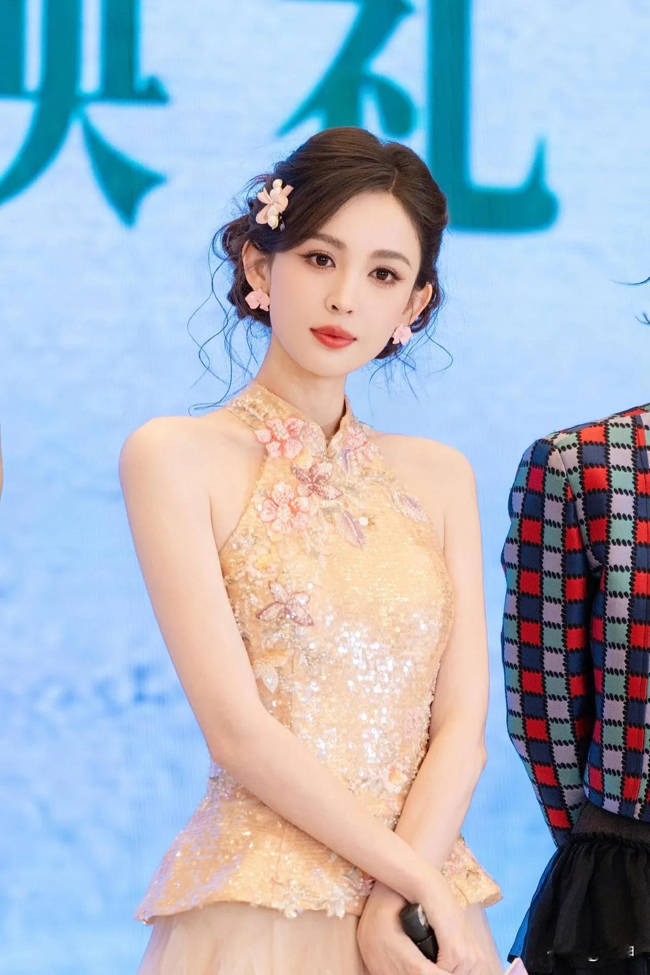 古丽娜扎
古力娜扎 娜扎 娜扎演技 新疆娜扎 娜扎古装照 娜扎壁纸 娜扎风格