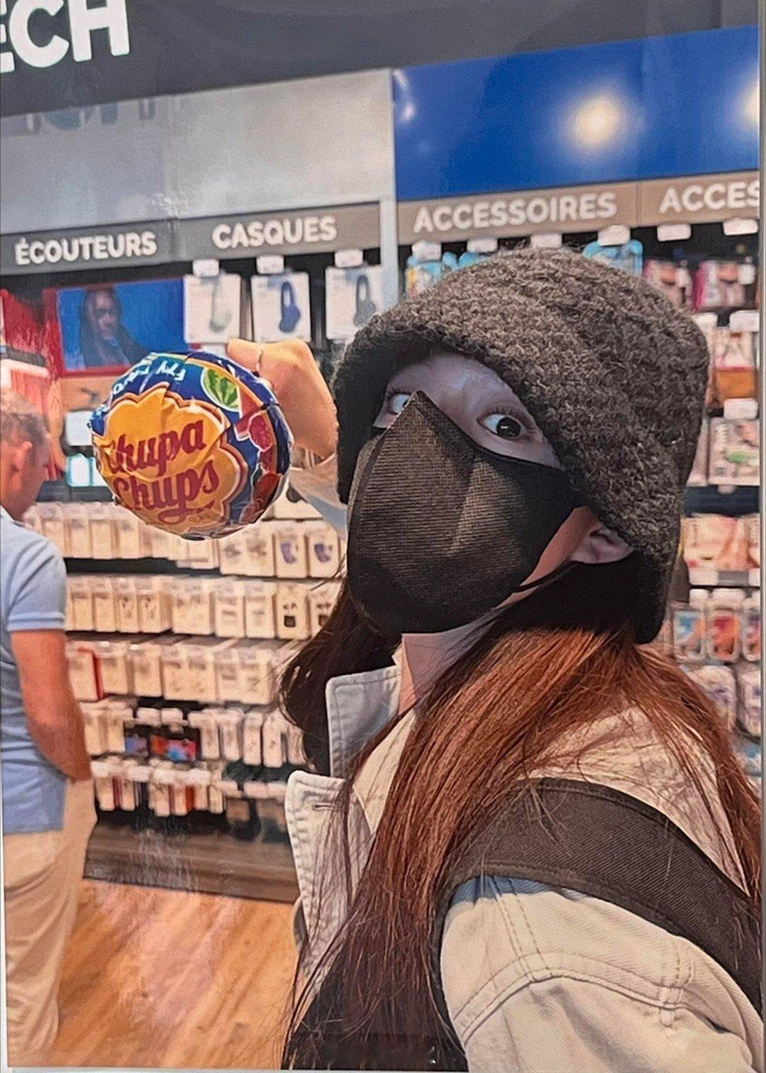 高允真生咖有好多未公开的照片！！第五张有惊喜哈哈哈哈 离奇角度，童年照那么那么可