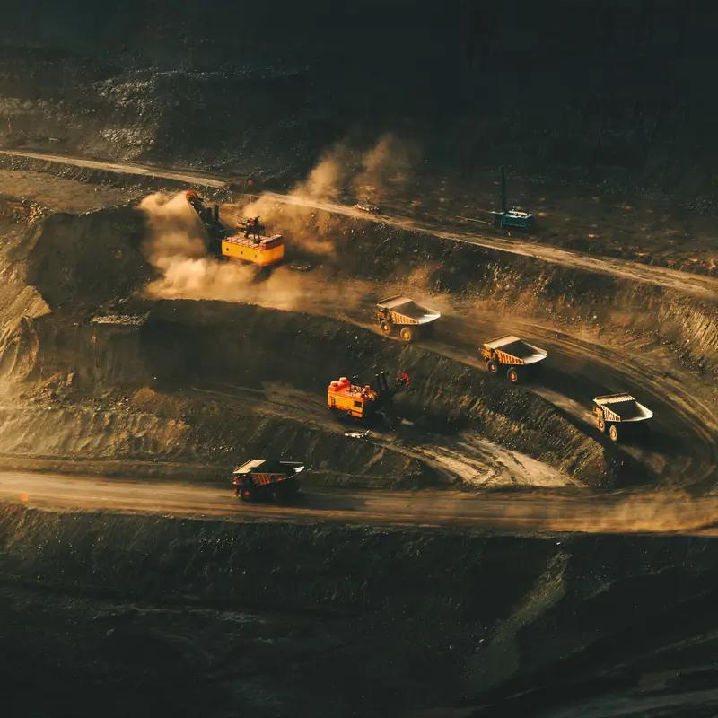 上联:墨海深千尺，诚邀下联笔山高万仞。