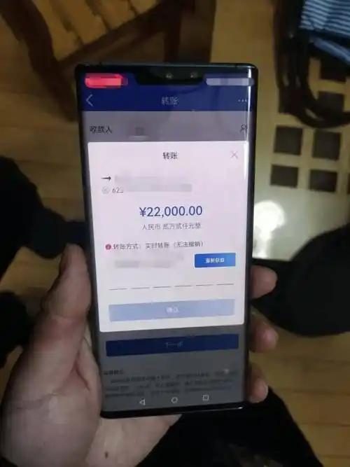 近日，从事货运的贺女士接到一单生意，对方要求互加微信进一步沟通并下载一款软件，贺