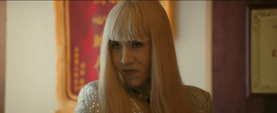 喷火的警官暴躁的奸商女装的盗贼 烧饼居然也来演戏了！看样子像是那种很笨的贼，一股