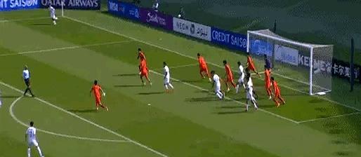 0比0，点球4比2！
 
吉达夜场，乌兹别克斯坦轰了28脚，门框都颤了。中国队5