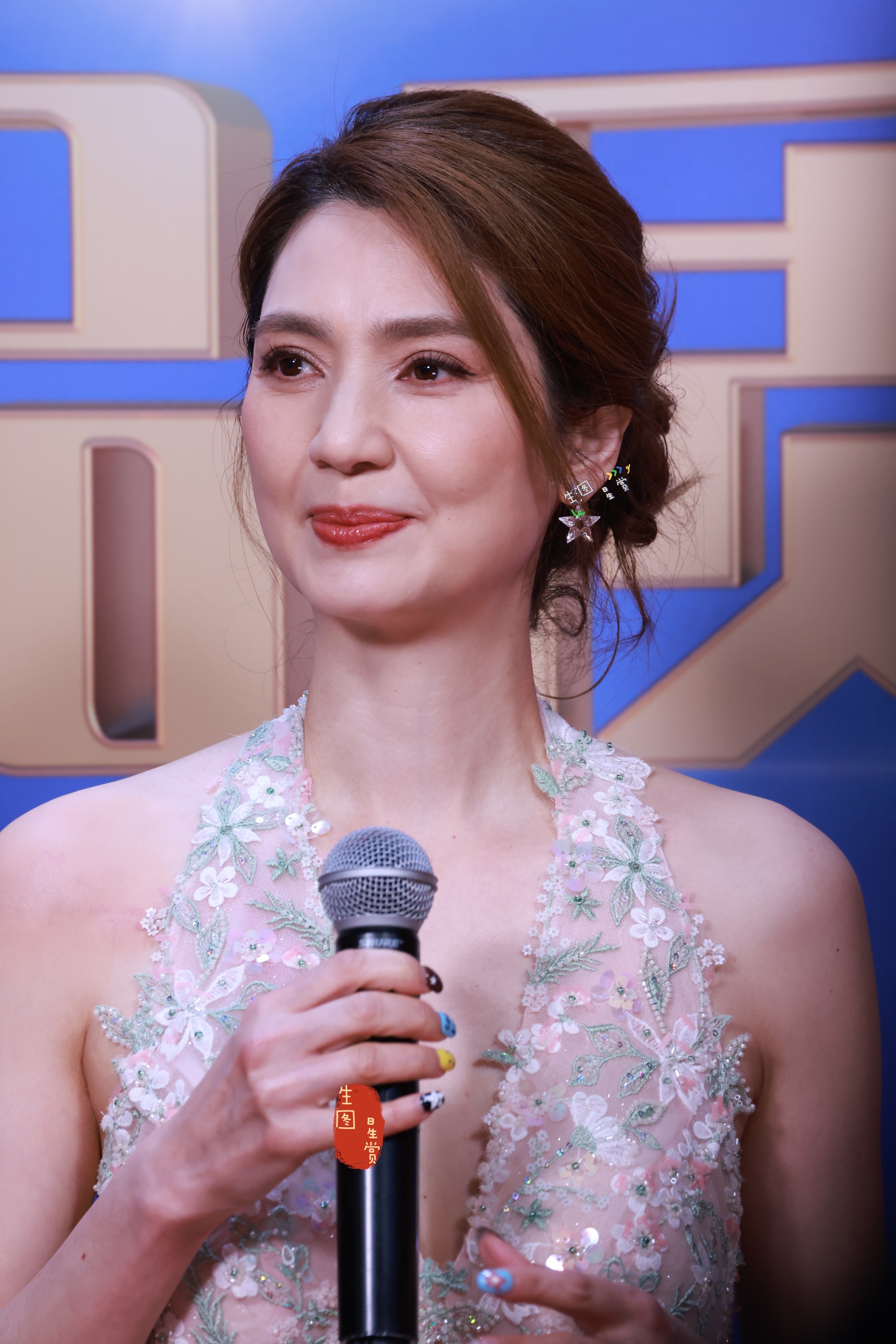 洪欣微短剧品质盛典红毯生图54岁依旧女人如花🌸 