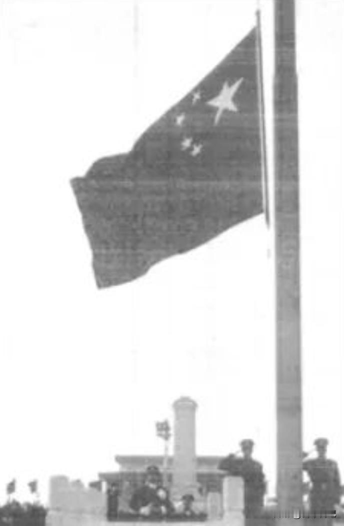 1997年元旦升起的那面国旗，竟去过太空！

你大概不会想到，天安门广场上一面普