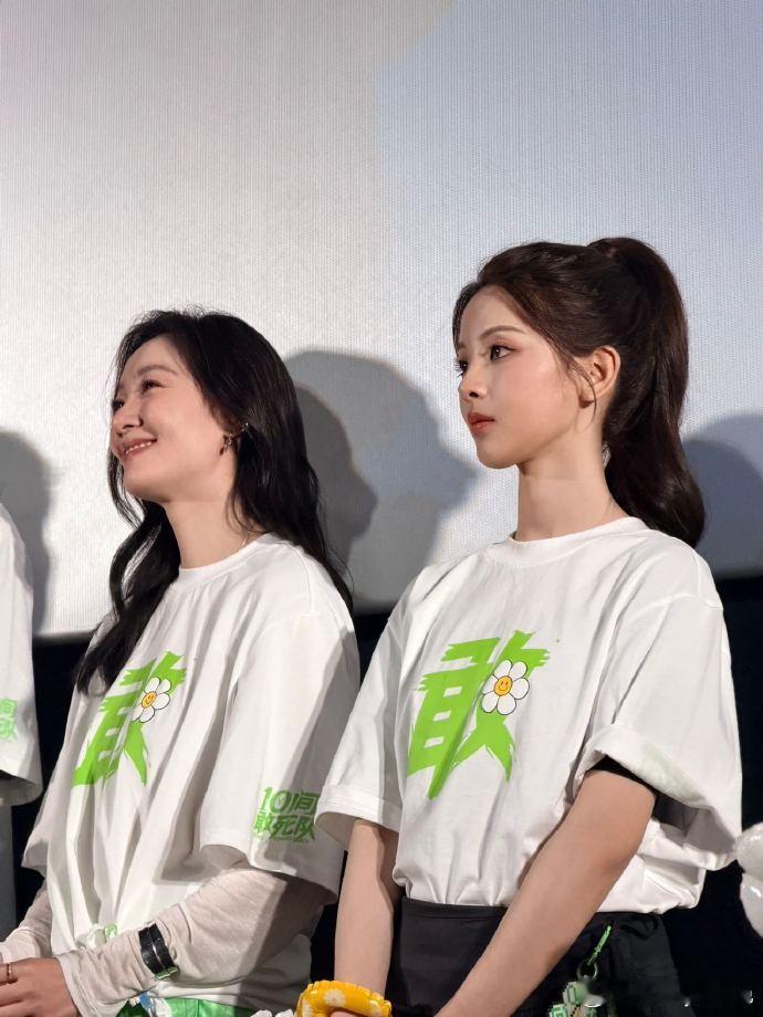 杨超越演护士有一股舒肤佳香气的踏实一袭白衣温柔赴约，杨超越谢谢护士温暖来袭。浑身