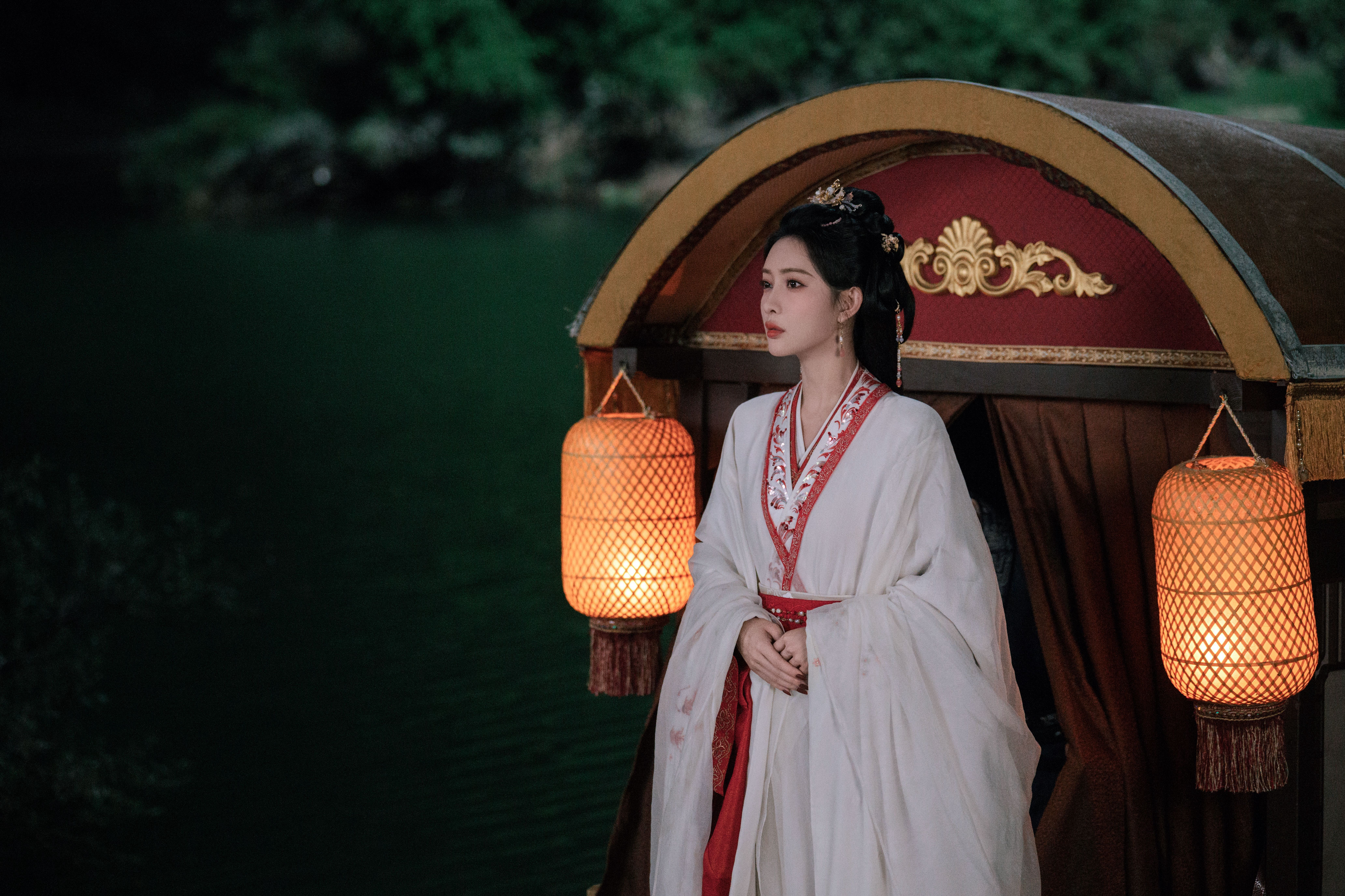 孟子义 《桃花映江山》姜桃花剧照-红白（看看后面有没有更好的图～～～ ​​​