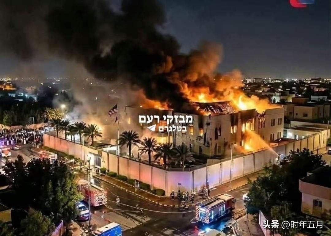 美国驻沙特的大使馆也给炸了

当地时间3日，沙特利雅得的美国大使馆在遭遇袭击后爆