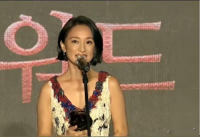 周迅拿下升级后釜山A类电影节首位影后，含金量直接拉满！陈坤只发五字祝贺，却能感受