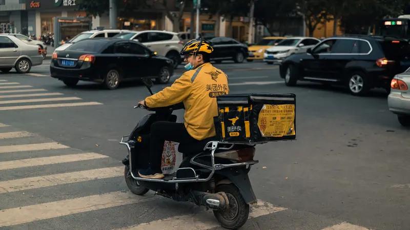 大家发现没，一旦别人聊了一个你不太感兴趣的话题，也不要太过于应激，你适当的点一点