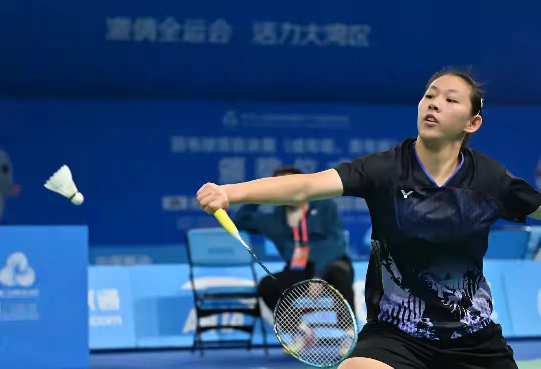 11月10日，第十五届全国运动会羽毛球女子团体小组赛F组在深圳展开角逐，湖南队与