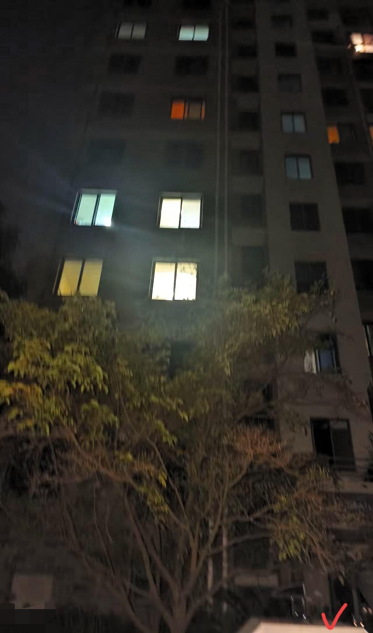 听到楼上妈妈歇斯底里的质问，
真的瞬间共情到窒息——
谁懂啊，当妈后像个
不停转