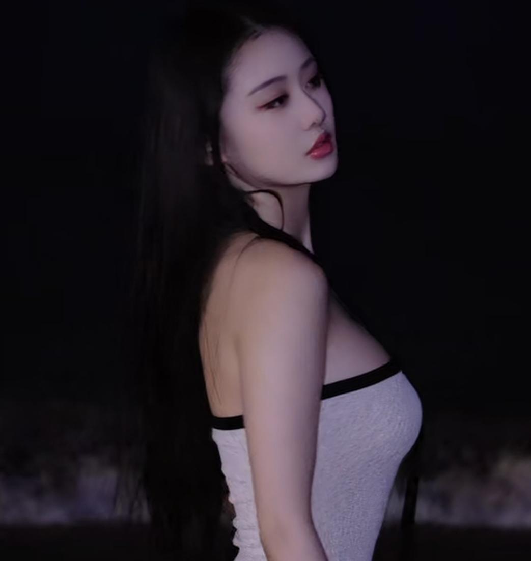 容易发财的女人
1.被别人瞧不起的女人。
2.被心爱男人伤过的女人。
3.总是替