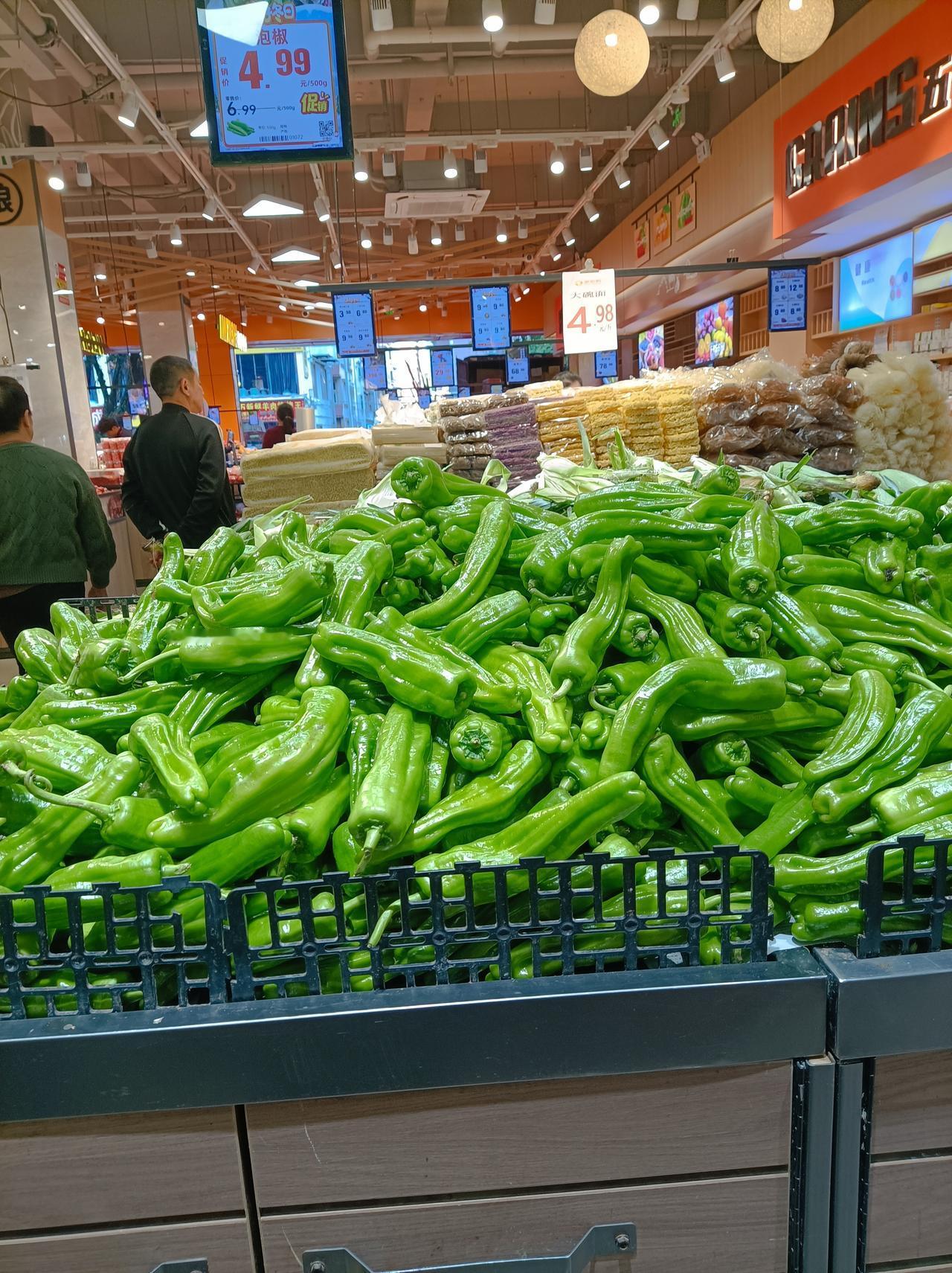 如何看待今年冬天的蔬菜价格今年冬天的蔬菜真有点贵，我发的这几种常吃莱算是最便宜了