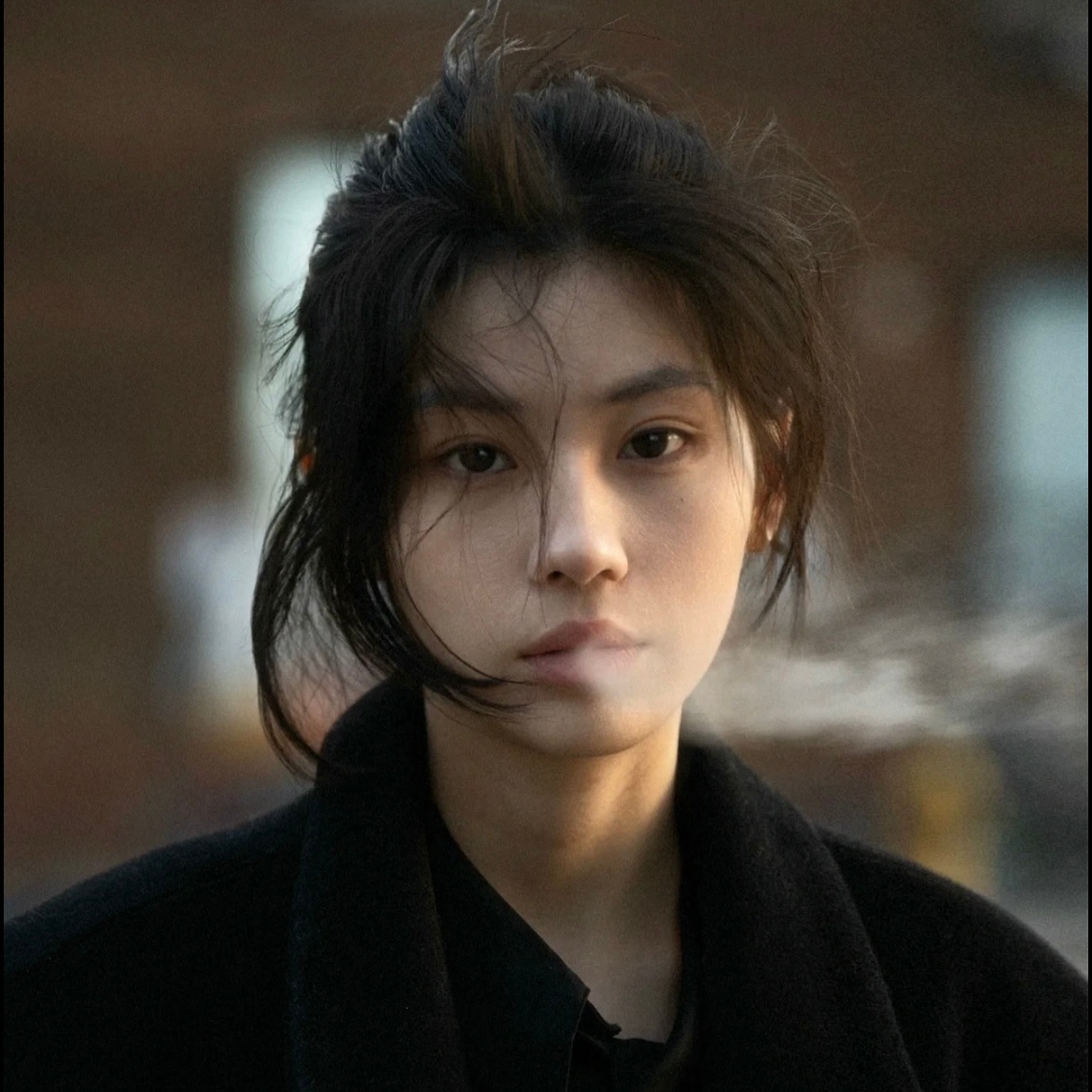 “曲曲折折的路总有它的道理   只希望最后一页是花开万里” ​​​
