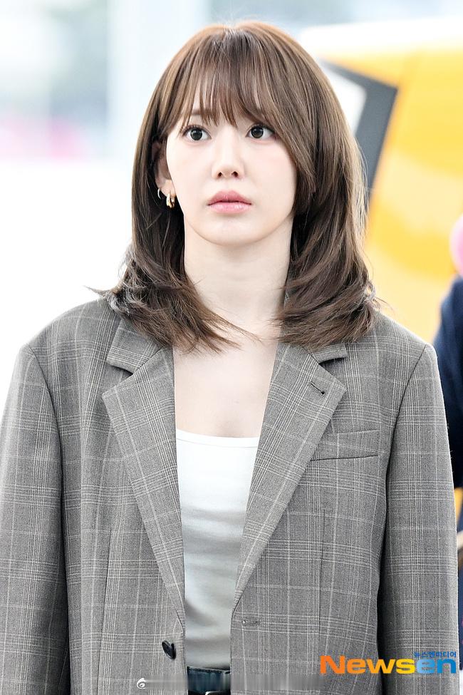 LESSERAFIM宫脇咲良，洪恩採，金采源，中村一叶今日机场新闻图 ​​​