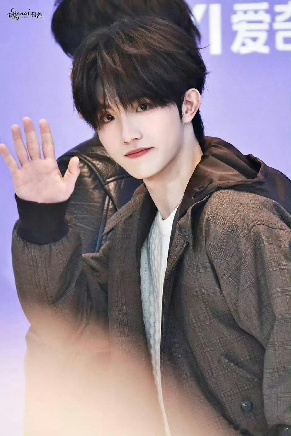 建议苏新皓直拍纳入防沉迷 苏新皓直拍必须安排防沉迷！一记空翻帅到封神，舞台表现力