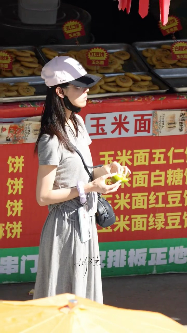 嘟嘟素颜逛东北早市！！已经完美融入东北生活陈都灵素颜逛东北早市